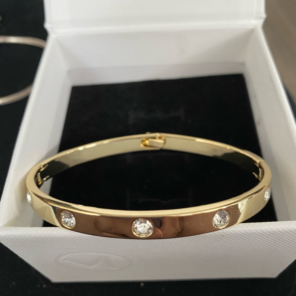 Gold plated bracelet with stones